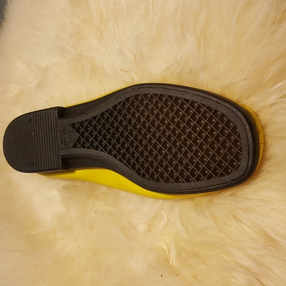 Vintage Yellow Italian Leather Loafers - Picture 4 of 7